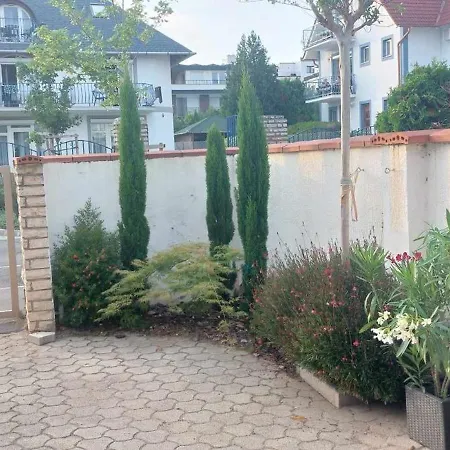 Siesta Apartmanhaz *