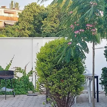 Siesta Apartmanhaz *