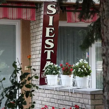 Siesta Apartmanhaz *