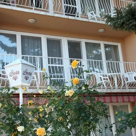 Siesta Apartmanhaz *
